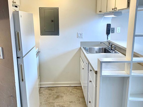 5th image of 315 Belmont Ave E APT 206