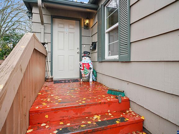 4th image of 556 Statesman St NE