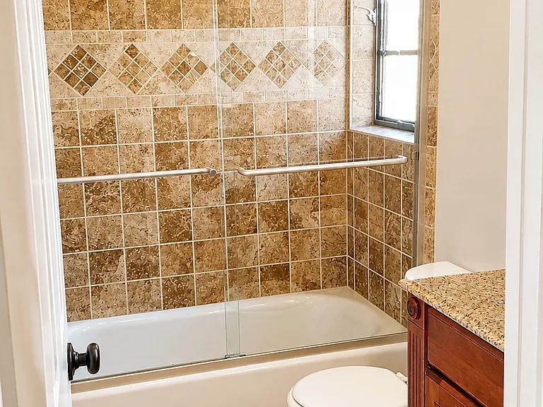 Full bath with tub/shower