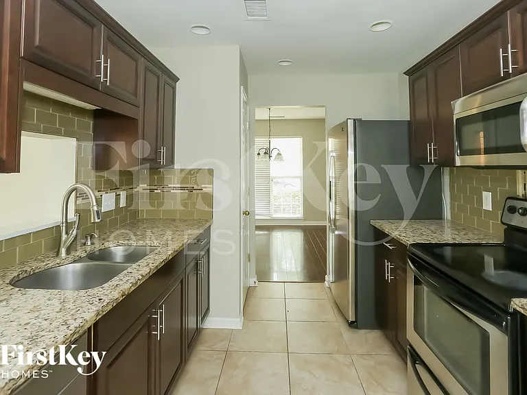 1014 Enderbury Dr — Photo 5