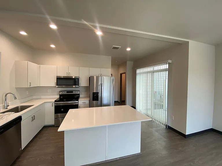 Modern design 3 bed, 2.5 bath duplex available 6/10 Cheney — Photo 1