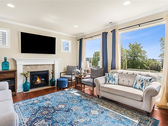 Large picture windows welcomes in the natural light and views of Mt Rainier. 