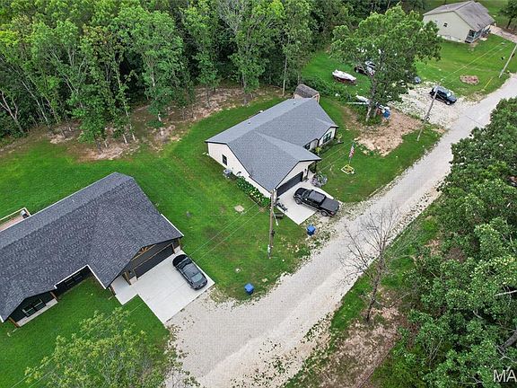 2nd image of 215 Nina St