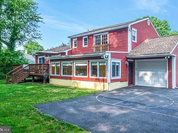 3rd image of 10 Windsor Dr