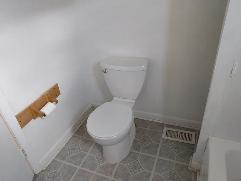 110 Williams Ave — Photo 3