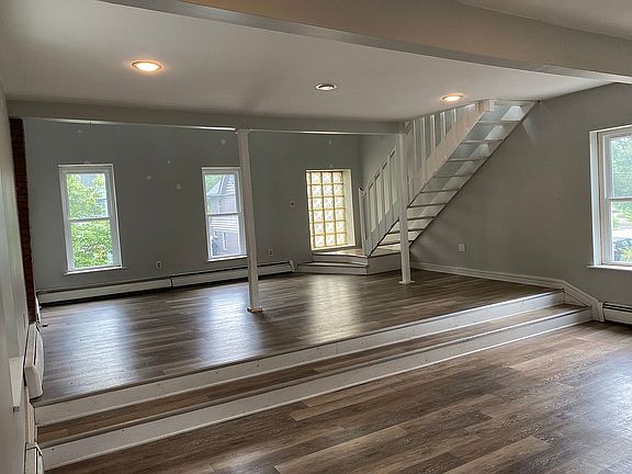 2nd image of 3126 Woodbine Ave