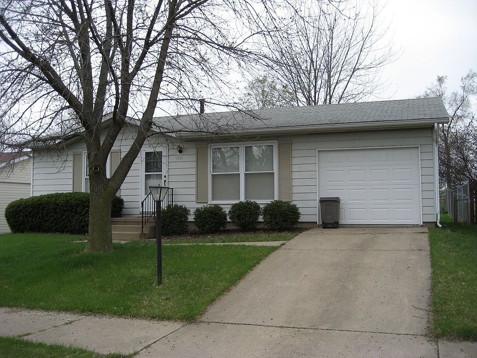1st image of 3933 W Creighton Ter