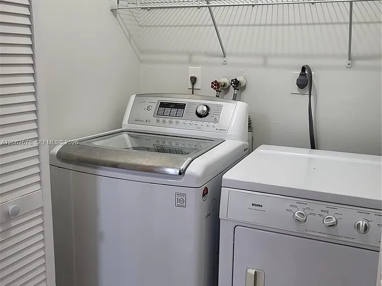 35 NE 13th St #1 — Photo 7