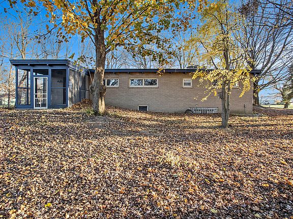 4th image of 3234 W East Ave