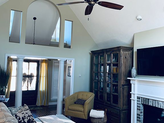 {Living area and foyer view}