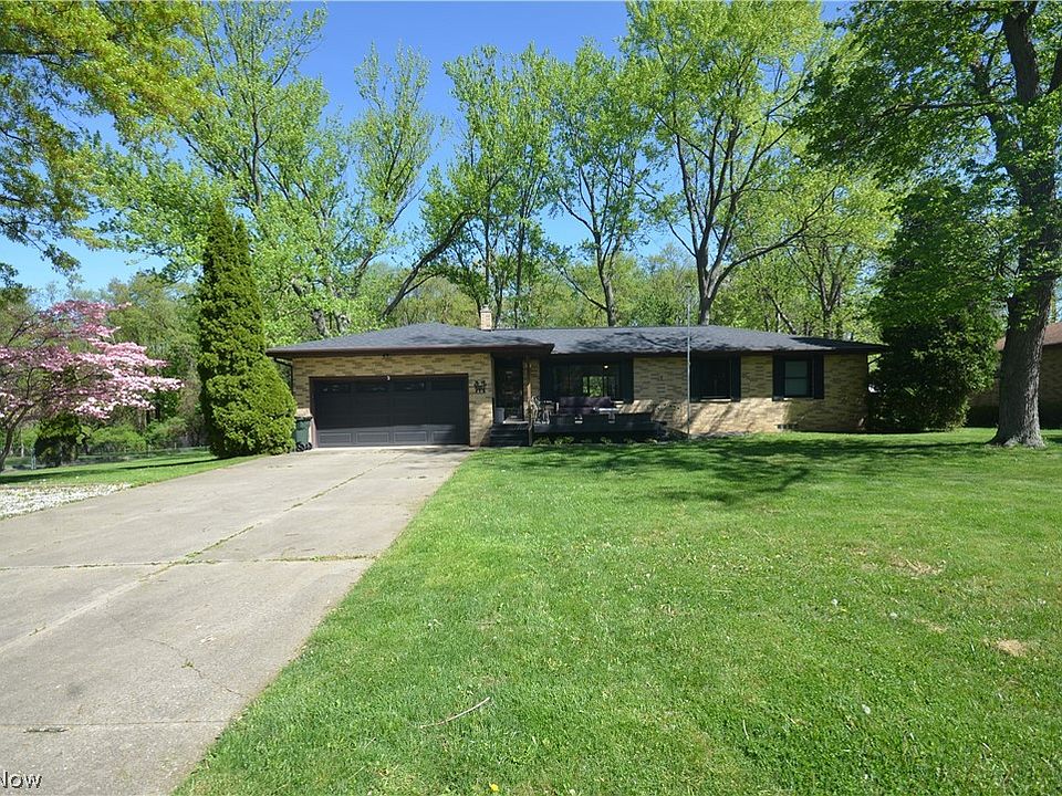 1st image of 321 Greenbriar Dr