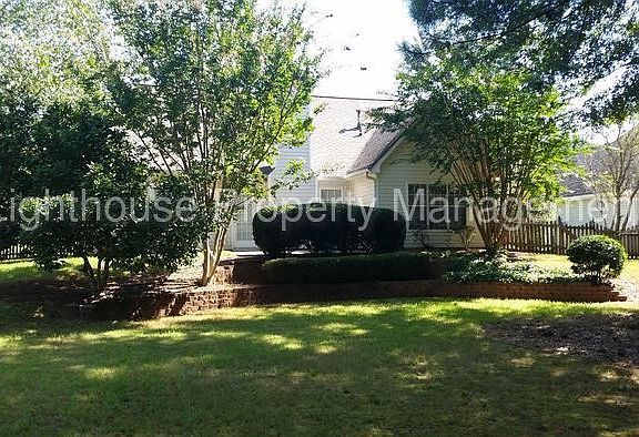 2nd image of 137 Pecan Cres
