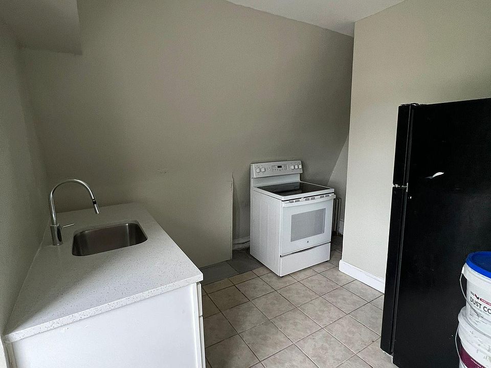 1st image of 301 S Clinton St Floor 3
