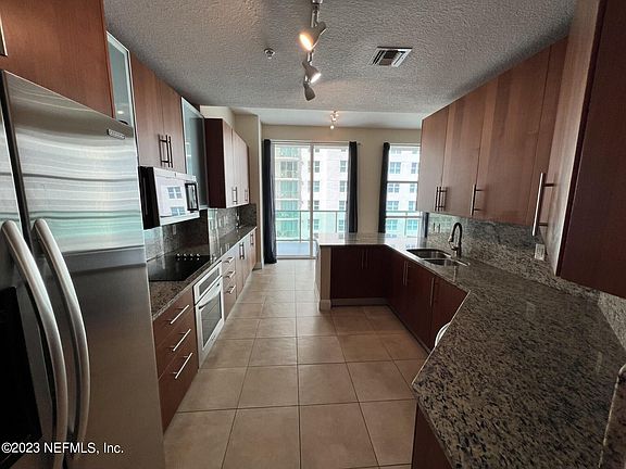 5th image of 1431 Riverplace Blvd #2104
