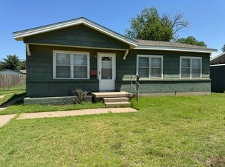 2012 W 19th St, Plainview, TX 79072