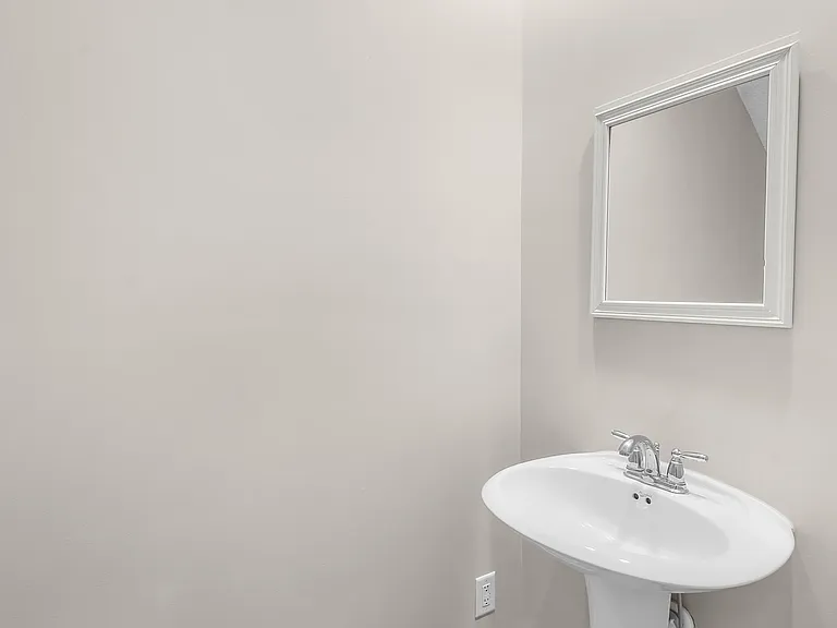 125 Ventura Pl — Photo 8