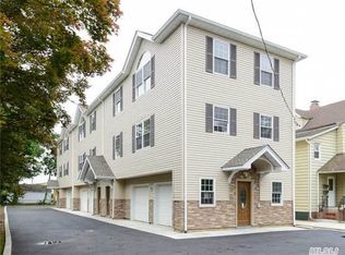 123 Clinton Ave, Mineola, NY 11501