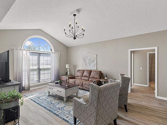 3rd image of 167 Collins Rd