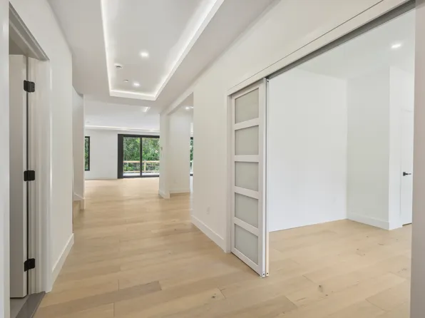 11807 Seven Locks Rd, Rockville, MD 20854