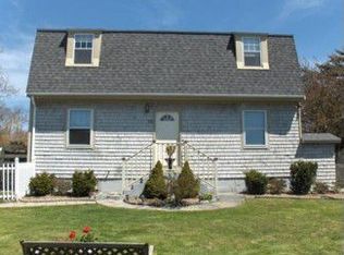 79 Reservoir Rd, Middletown, RI 02842