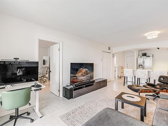 4th image of 1331 Lincoln Rd APT 704
