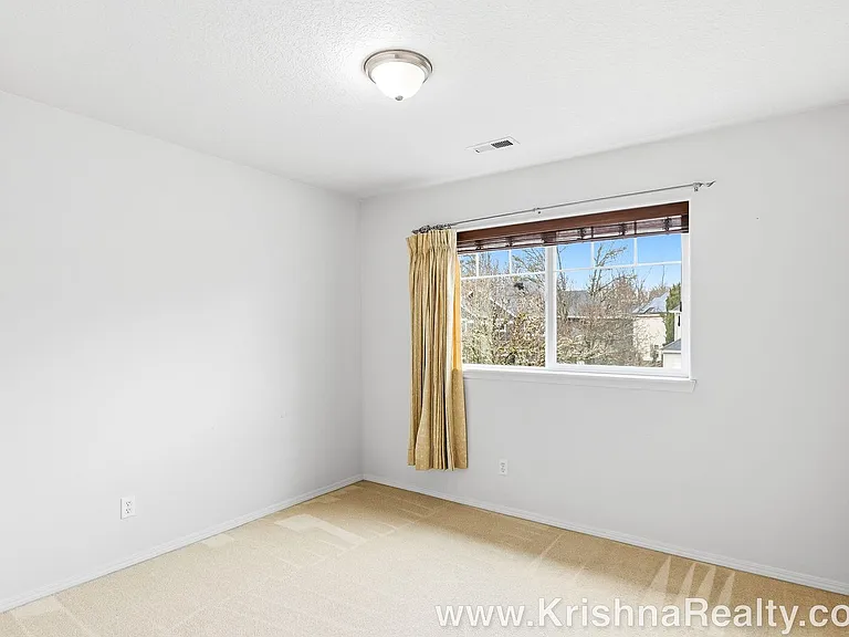 5906 NE Skipton St — Photo 15