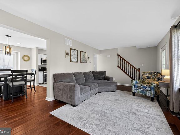 4th image of 11 Dottie Ln