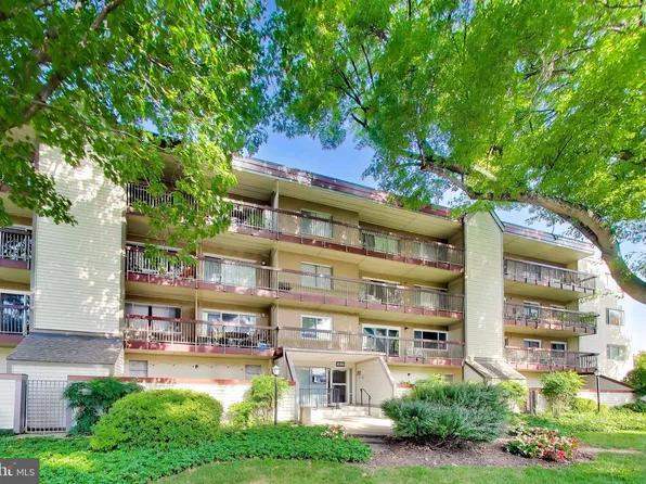 10300 Westlake Dr #S404, Bethesda, MD 20817