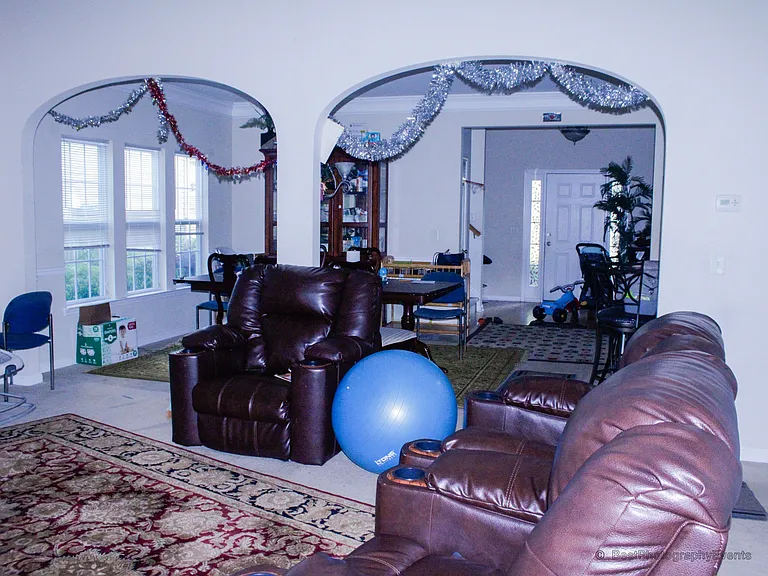 153 Hollinger Way — Photo 2