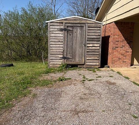 2nd image of 2755 Johnston Rd