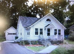 1325 Brighton Lake Rd, Brighton, MI 48116