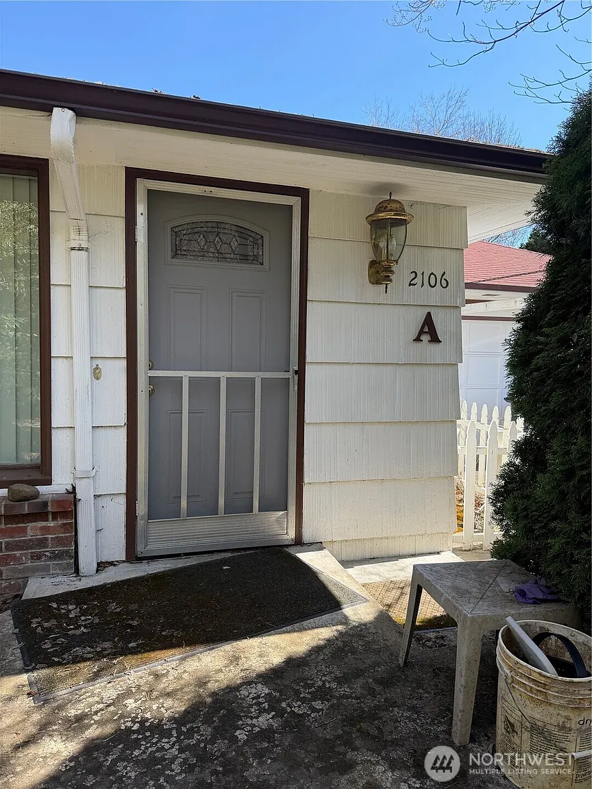2106 Fir Street SE photo 1