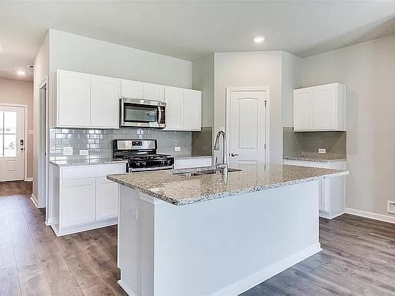 3rd image of 994 Crossbrook Blvd #2