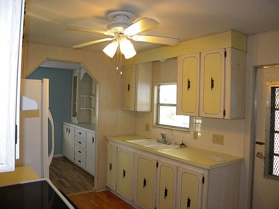 5th image of 233 Arbor Ln