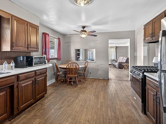 4th image of 1943 S Huron Rd