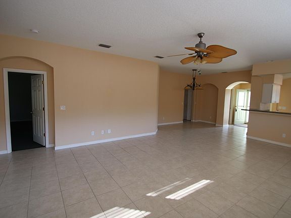 4th image of 5616 Aurora Dr