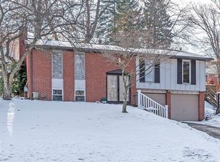 442 Sharon Rd, Coraopolis, PA 15108