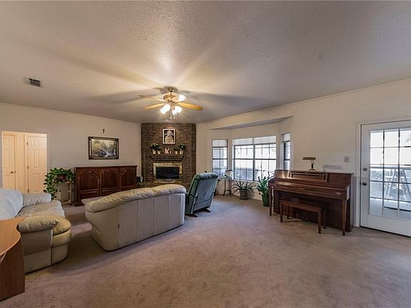 4th image of 1207 Red Bird Ln