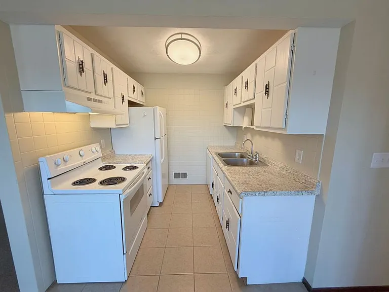 483-491 Lovers Lane; Country Clb #4401-4409-4516 — Photo 6
