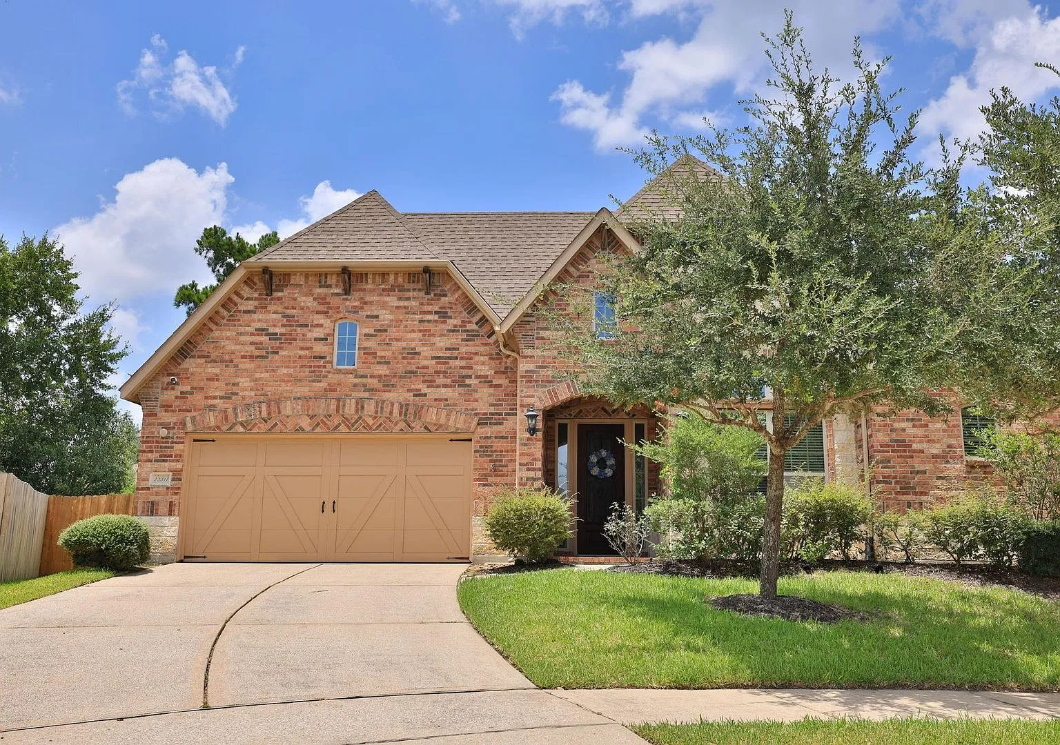 Beautiful Home in Spring! — Photo 1