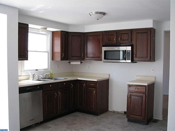 5th image of 309 Jennifer Dr