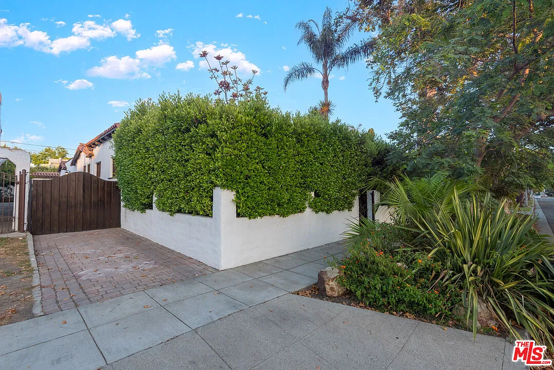 4 bed, 4.0 bath, $12,000 — Photo 2