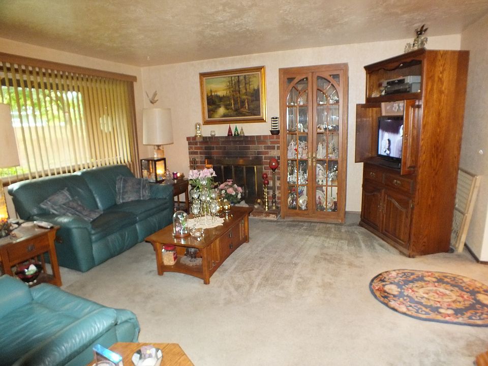 2nd image of 4011 SE 112th Ave