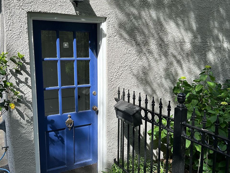 1st image of 11 Oak Ln