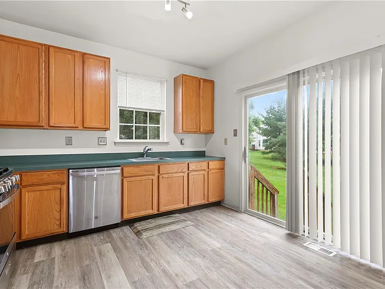 8100 Cross Creek Cir — Photo 13