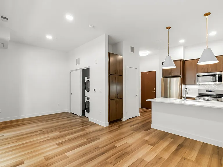 Rivergate Apartments — Photo 42