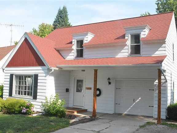 3rd image of 608 W Mackie St