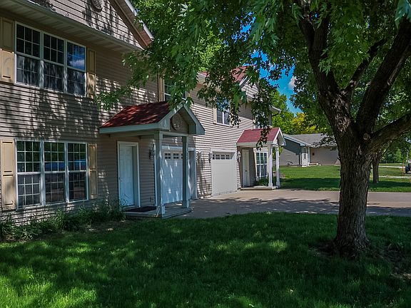 2nd image of 1213 E Bremer Ave #1213