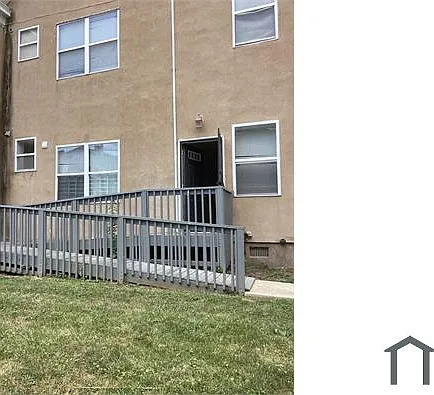 511 E 43rd St #1A — Photo 9