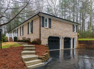 12 Foxhorn Ct, Hendersonville, NC 28791